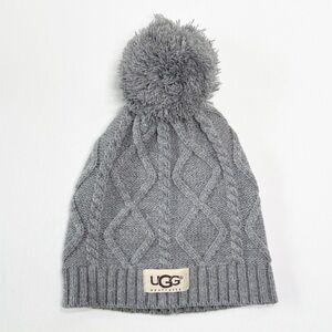 UGG Pom Pom‎ Grey Cable Knit beanie